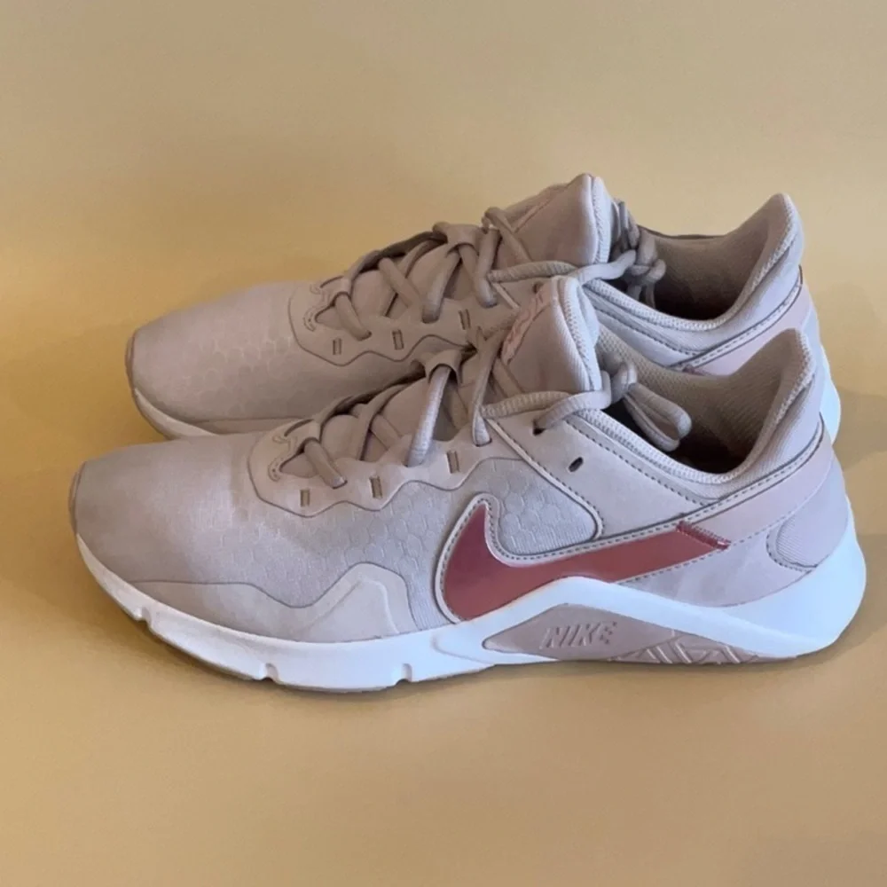 Nike Legend Essential 2 Platinum Violet/Desert Berry - Picture 4 of 9